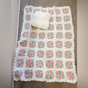 VNTG Handmade Crochet‎ Baby Blanket & Pillow Pink & Green White Pastel 50x37